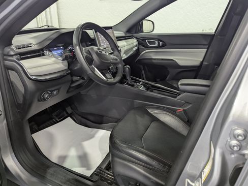 Used 2023 Jeep Compass Limited AWD/4WD image 13