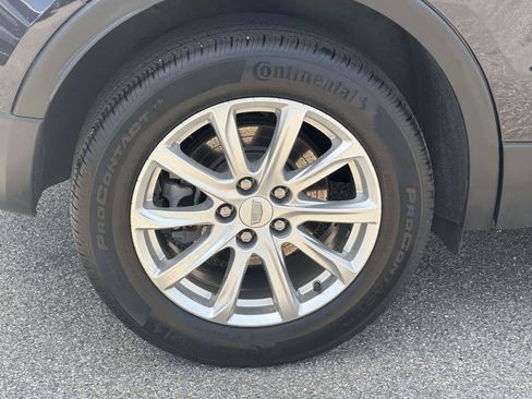 Used 2023 Cadillac XT4 Luxury w/ Cold Weather Package AWD/4WD image 6