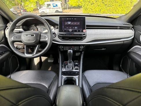 Used 2024 Jeep Compass Latitude AWD/4WD image 7
