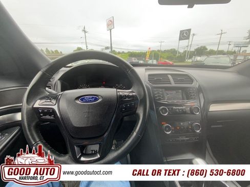 Used 2019 Ford Explorer XLT AWD/4WD image 18