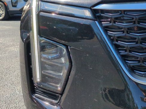 Used 2025 Cadillac XT4 Premium Luxury image 10