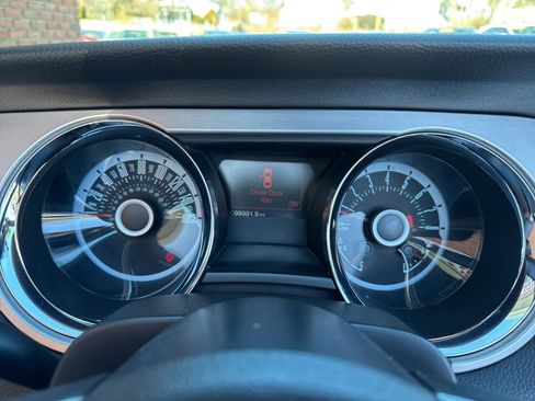Used 2013 Ford Mustang Premium image 25
