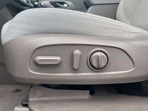 Used 2019 Chevrolet Traverse LT image 11