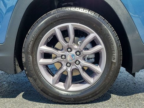 Used 2024 GMC Terrain SLT w/ Infotainment Package II AWD/4WD image 9
