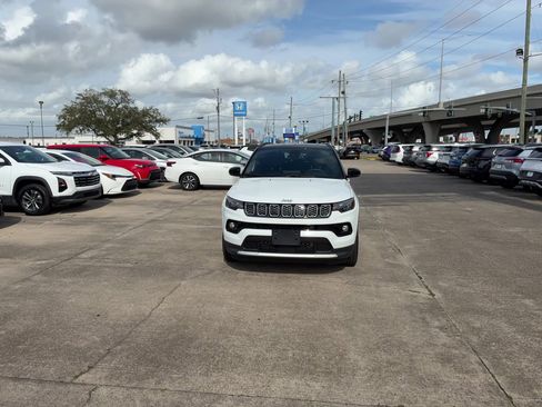 Used 2025 Jeep Compass Limited image 7