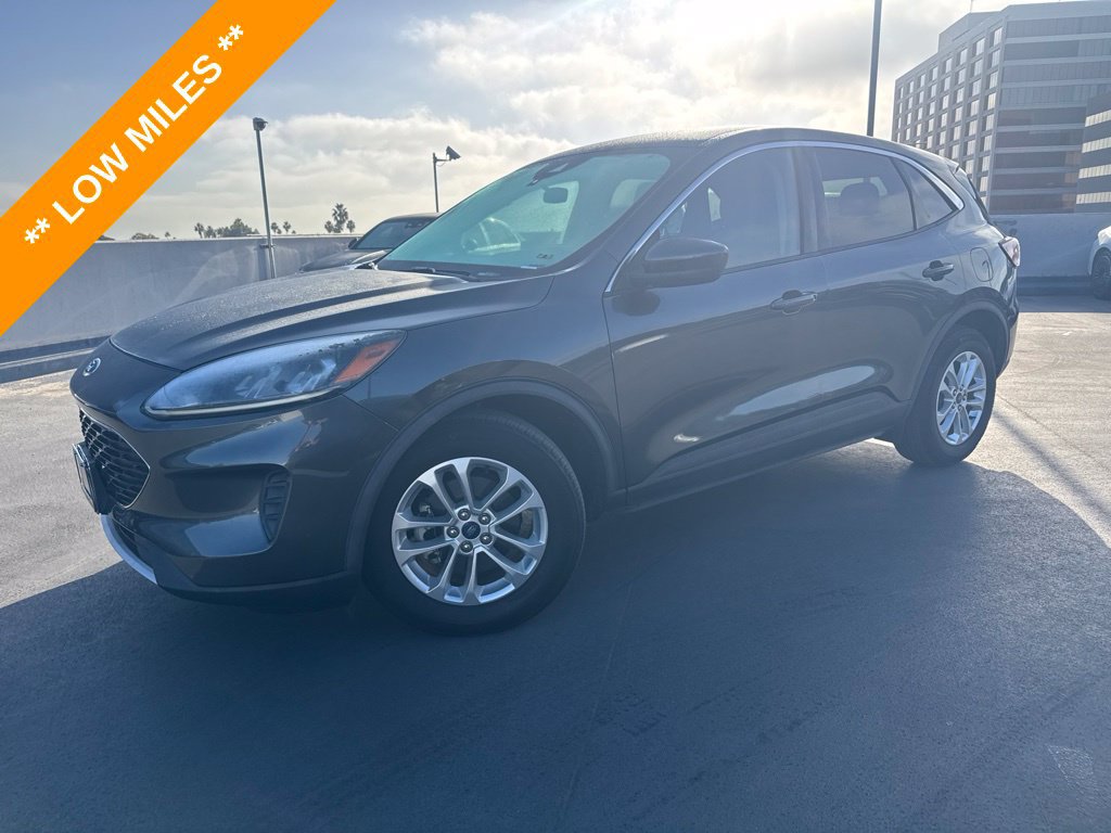 Used 2020 Ford Escape SE FWD image 1