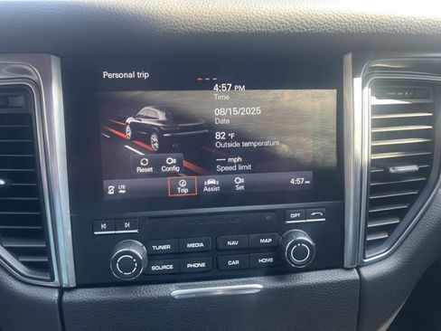 Used 2018 Porsche Macan image 24