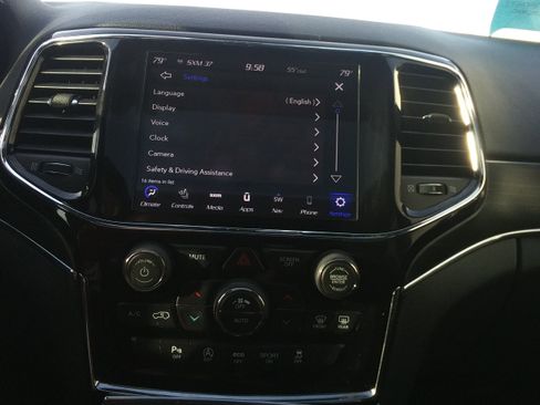 Used 2020 Jeep Grand Cherokee Limited image 28