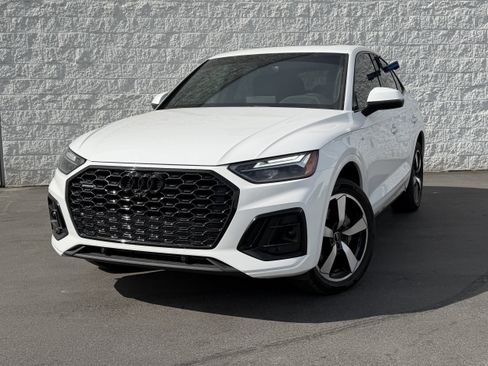 Used 2020 Audi Q3 2.0T Premium w/ Convenience Package AWD/4WD image 3
