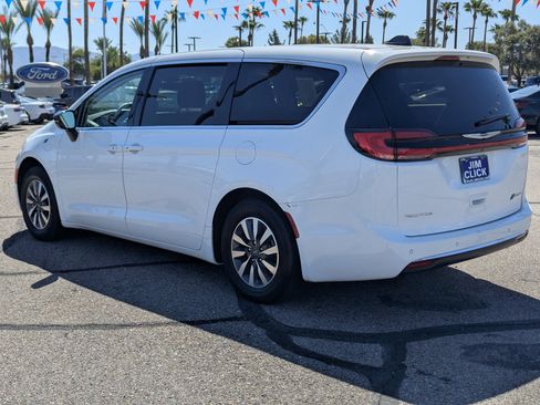 Used 2024 Chrysler Pacifica Limited FWD image 4