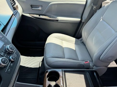 Used 2017 Toyota Sienna XLE FWD image 15