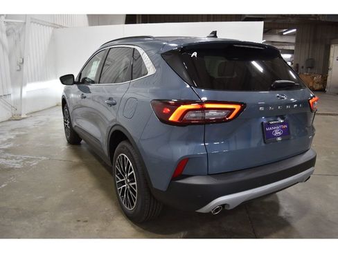 New 2025 Ford Escape SE image 5