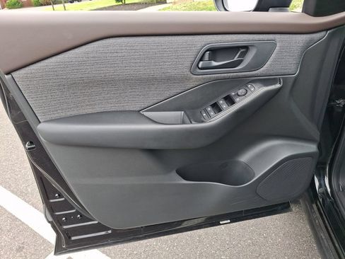 Used 2023 Nissan Rogue S AWD/4WD image 13