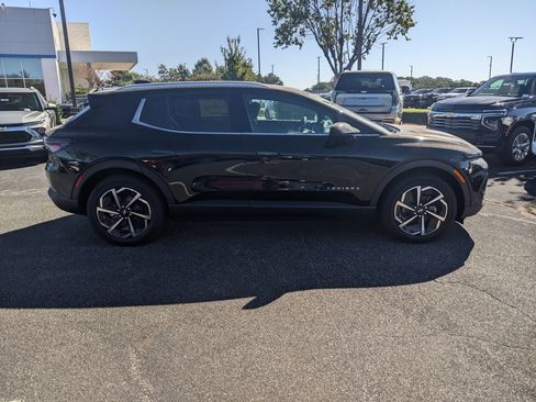 New 2026 Chevrolet Equinox EV LT image 9