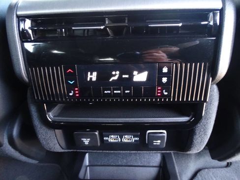 Used 2025 Jeep Wagoneer Series II image 51