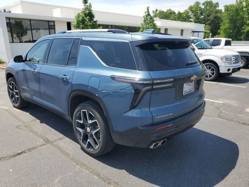 Used 2025 Chevrolet Traverse High Country FWD image 9