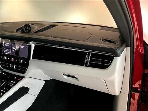 Used 2025 Porsche Macan S image 23