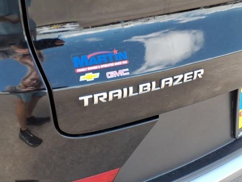 Used 2023 Chevrolet TrailBlazer LT w/ Convenience Package FWD image 11
