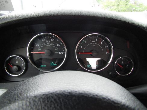 Used 2015 Jeep Wrangler Sport AWD/4WD image 13