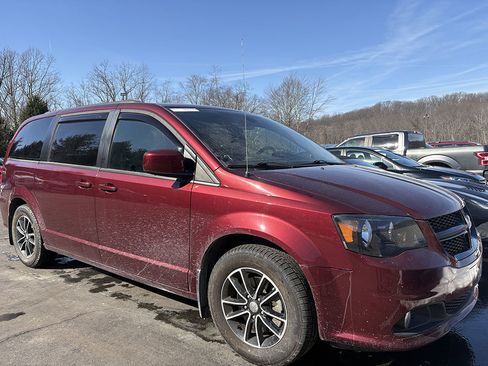 Used 2019 Dodge Grand Caravan SE image 4