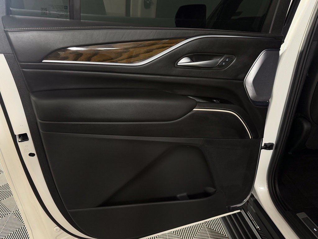 Used 2024 Cadillac Escalade ESV Sport Platinum w/ LPO, ONYX Package AWD/4WD image 24