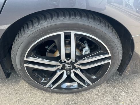 Used 2017 Honda Accord Sport image 5