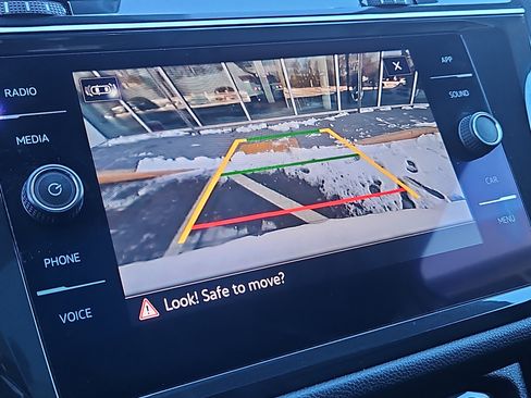 Certified 2022 Volkswagen Tiguan SE w/ Panoramic Sunroof Package image 10