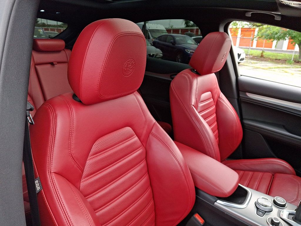 Used 2023 Alfa Romeo Stelvio Veloce AWD/4WD image 13