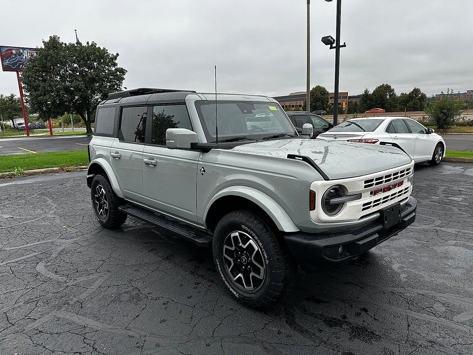Used 2023 Ford Bronco Outer Banks AWD/4WD image 1