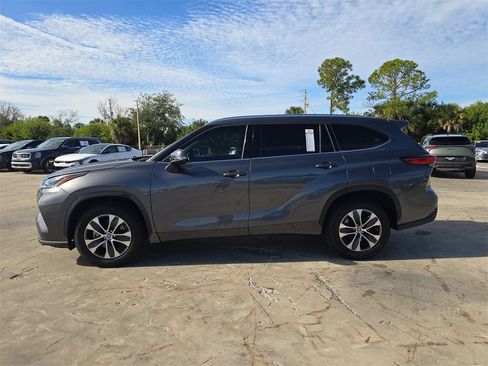 Used 2021 Toyota Highlander XLE image 5
