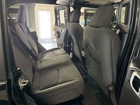 Used 2024 Jeep Wrangler Unlimited image 46