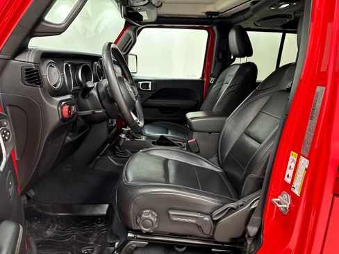 Used 2018 Jeep Wrangler Unlimited Sahara AWD/4WD image 15