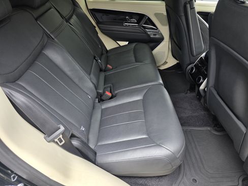 Used 2023 Land Rover Range Rover SE AWD/4WD image 5