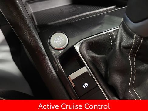 Used 2024 Volkswagen Tiguan SE AWD/4WD image 17