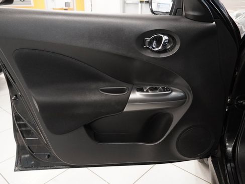 Used 2016 Nissan Juke S image 16