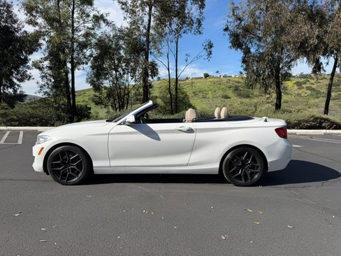 Used 2017 BMW 230i Convertible image 2