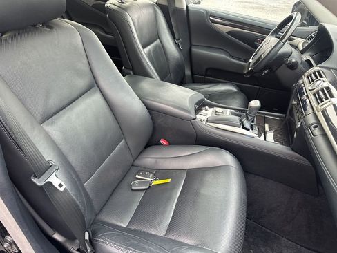 Used 2014 Lexus LS 460 AWD image 19