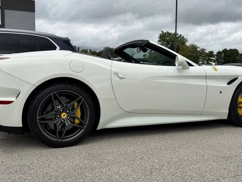 Used 2015 Ferrari California T RWD image 8