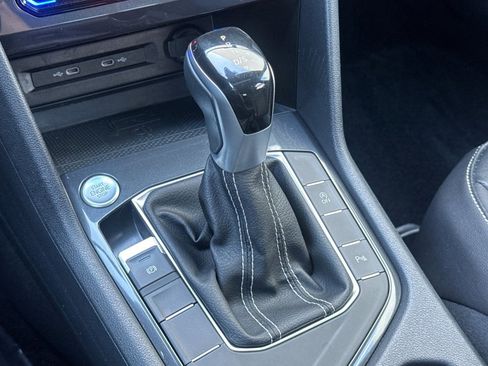 Used 2022 Volkswagen Tiguan SE R-Line image 17