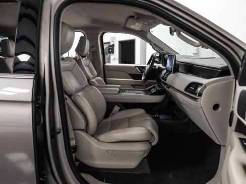 Used 2020 Lincoln Navigator 2WD image 31