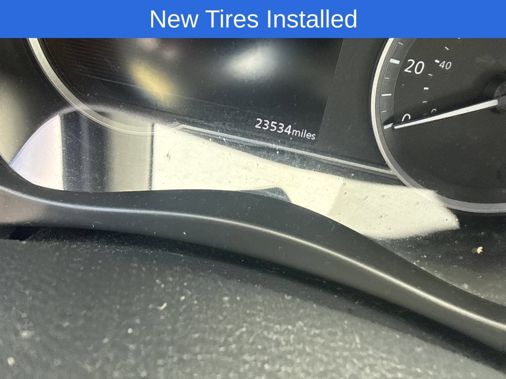 Used 2019 Nissan Kicks SV FWD image 2