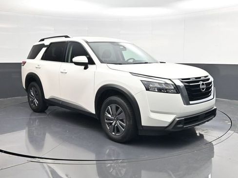 Used 2025 Nissan Pathfinder SV AWD/4WD image 1