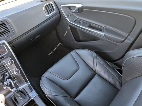 Used 2017 Volvo S60 T6 R-Design Platinum image 19