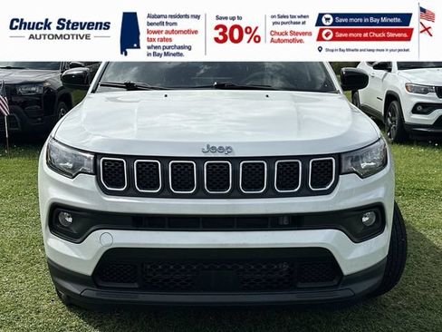 Used 2023 Jeep Compass Latitude AWD/4WD image 3