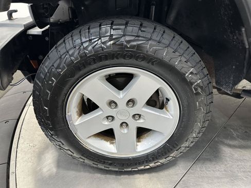 Used 2015 Jeep Wrangler Sport w/ Quick Order Package 24S AWD/4WD image 9