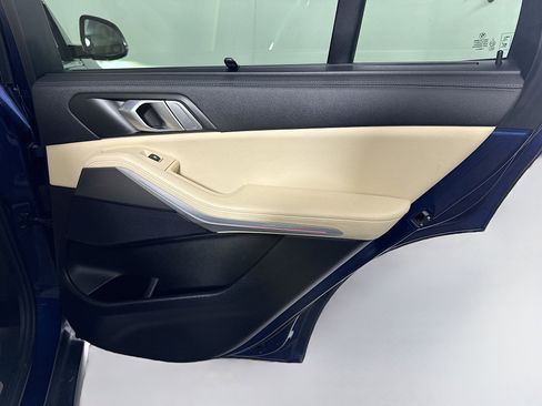 Used 2022 BMW X5 xDrive40i w/ Executive Package image 28