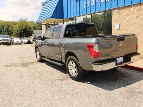 Used 2017 Nissan Titan SV RWD image 4
