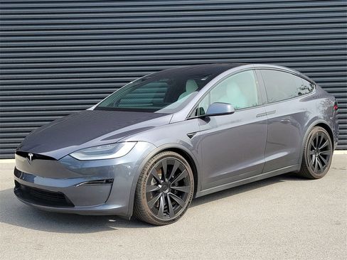Used 2023 Tesla Model X image 1