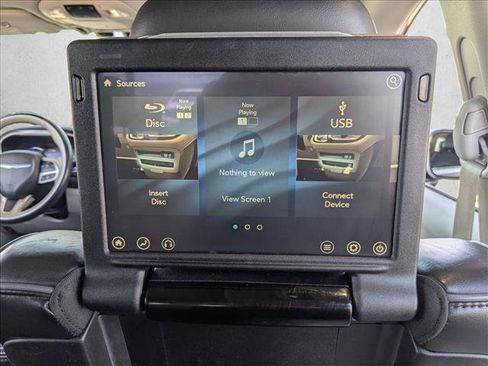 Used 2018 Chrysler Pacifica Limited w/ Advanced Safetytec Group FWD image 24