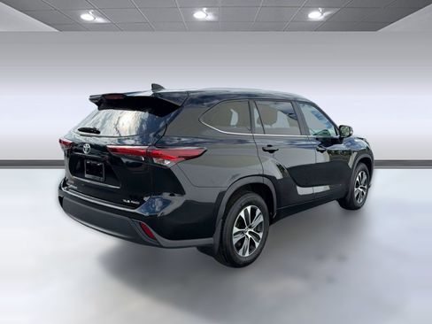 Used 2026 Toyota Highlander XLE AWD/4WD image 7